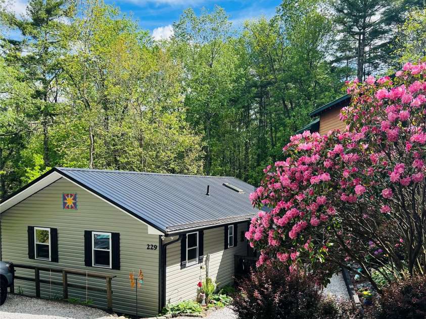 229 Spring Brook Road, Newland, NC 28657.  MLS# CAR4365283, YatesRealty ID 11172. 