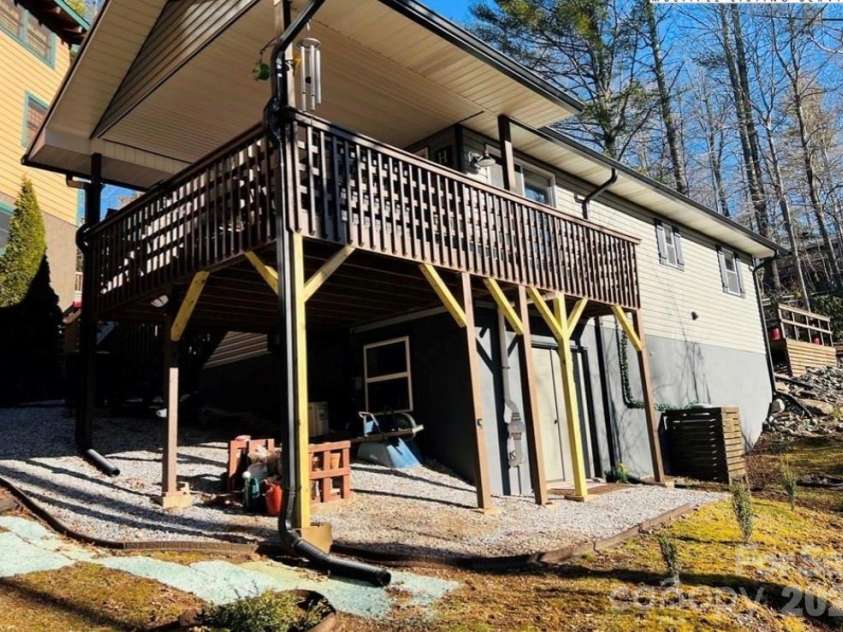 229 Spring Brook Road, Newland, NC 28657.  MLS# CAR4365283, YatesRealty ID 11172. 