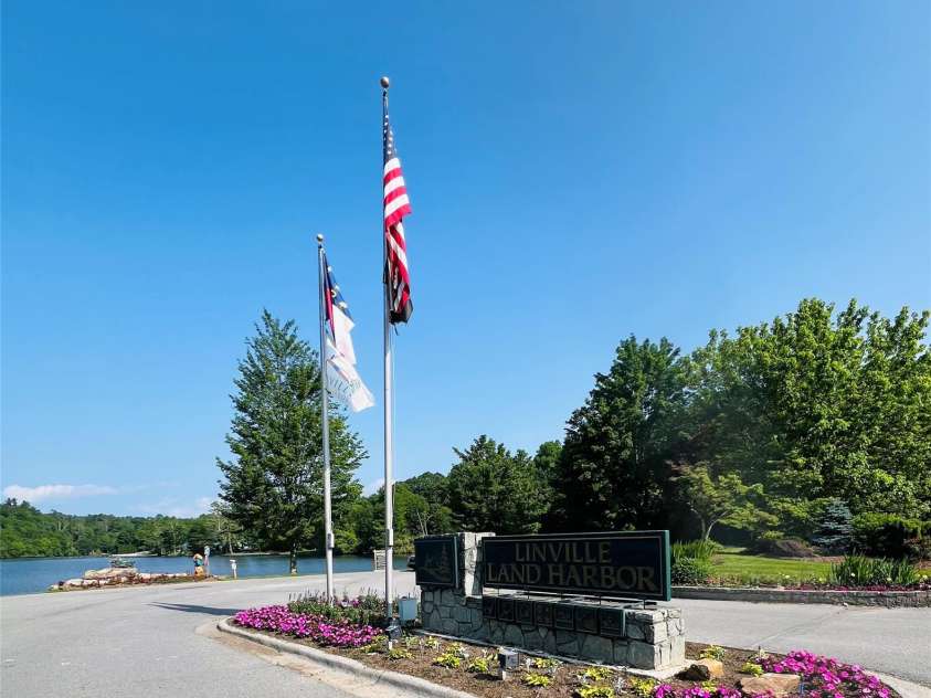 229 Spring Brook Road, Newland, NC 28657.  MLS# CAR4365283, YatesRealty ID 11172. 