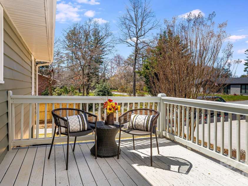 107 Balsam Road, Hendersonville, NC 28792.  MLS# CAR4361456, YatesRealty ID 11176. 