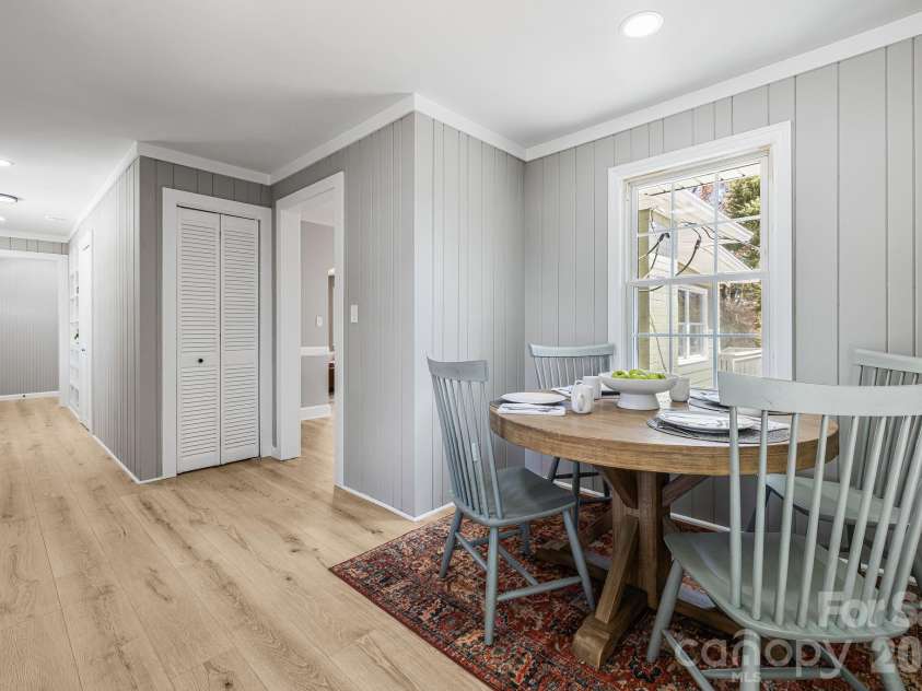 107 Balsam Road, Hendersonville, NC 28792.  MLS# CAR4361456, YatesRealty ID 11176. 