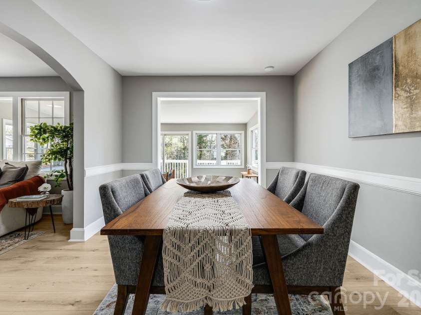 107 Balsam Road, Hendersonville, NC 28792.  MLS# CAR4361456, YatesRealty ID 11176. 
