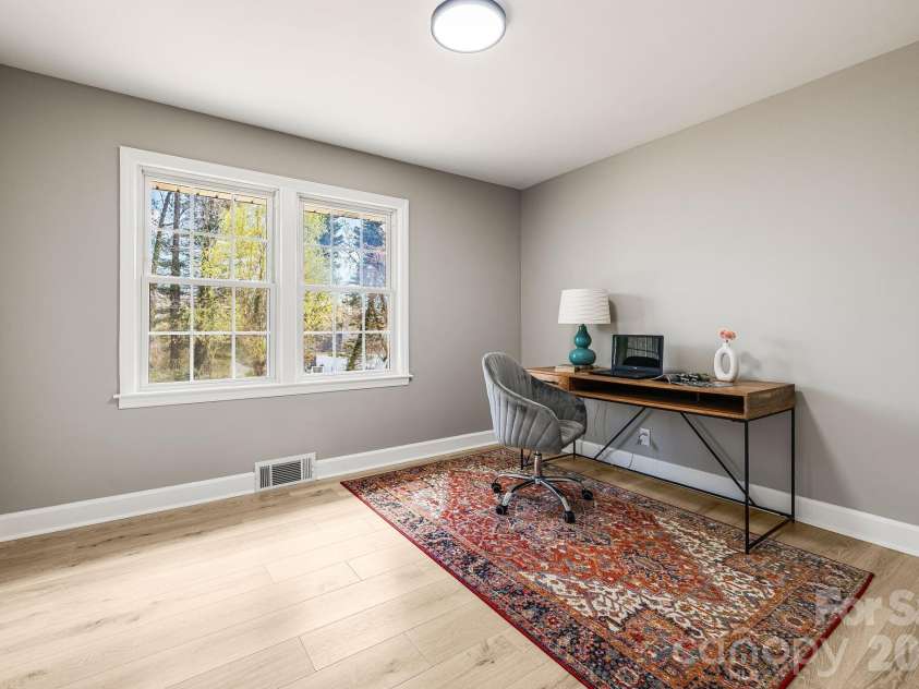 107 Balsam Road, Hendersonville, NC 28792.  MLS# CAR4361456, YatesRealty ID 11176. 