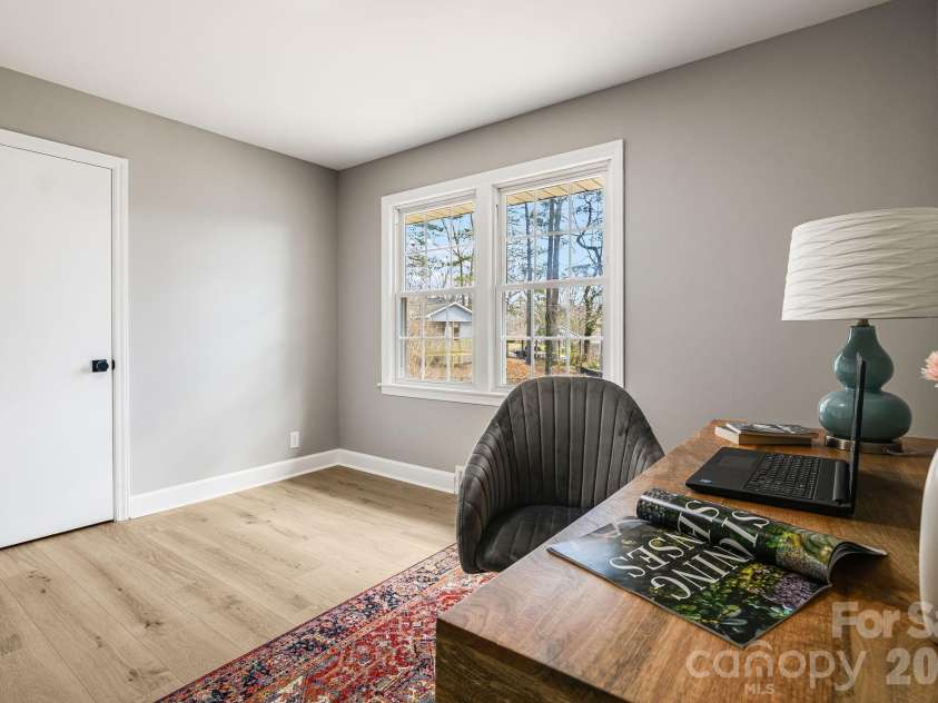 107 Balsam Road, Hendersonville, NC 28792.  MLS# CAR4361456, YatesRealty ID 11176. 