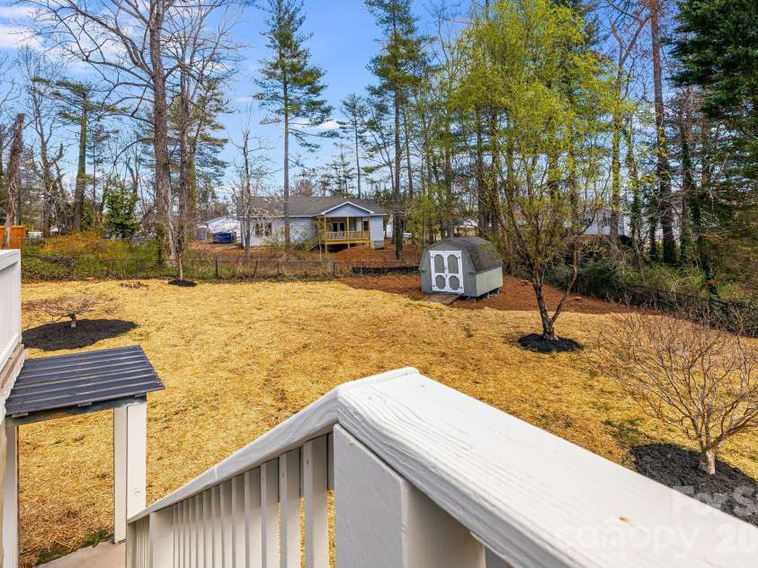 107 Balsam Road, Hendersonville, NC 28792.  MLS# CAR4361456, YatesRealty ID 11176. 