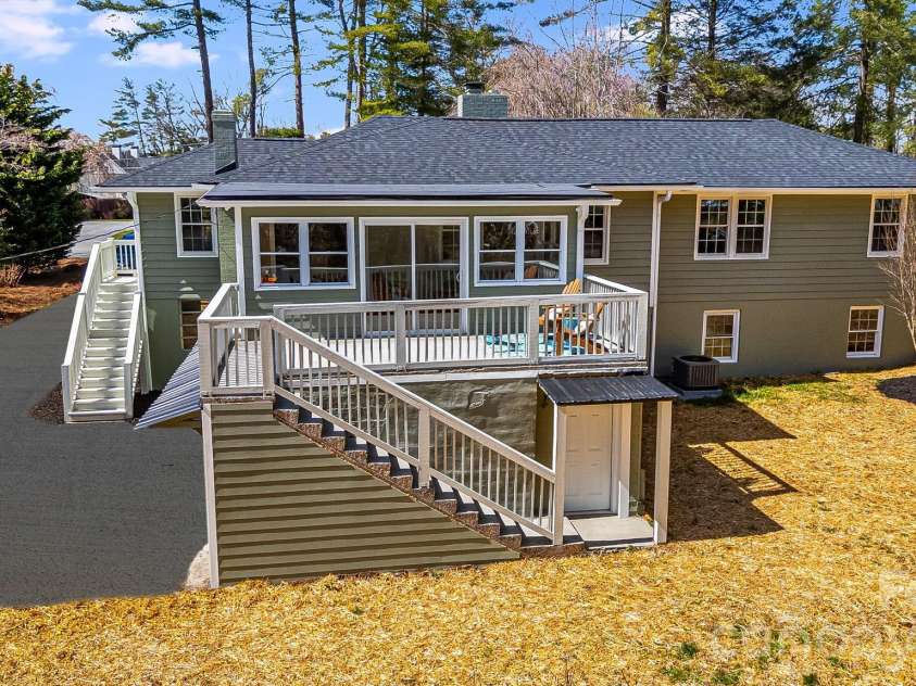 107 Balsam Road, Hendersonville, NC 28792.  MLS# CAR4361456, YatesRealty ID 11176. 