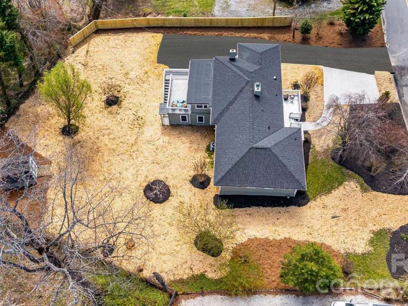 107 Balsam Road, Hendersonville, NC 28792.  MLS# CAR4361456, YatesRealty ID 11176. 