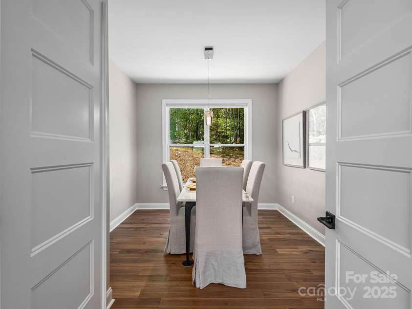636 Crystal Heights Drive, Hendersonville, NC 28739.  MLS# CAR4249449, YatesRealty ID 11176. 