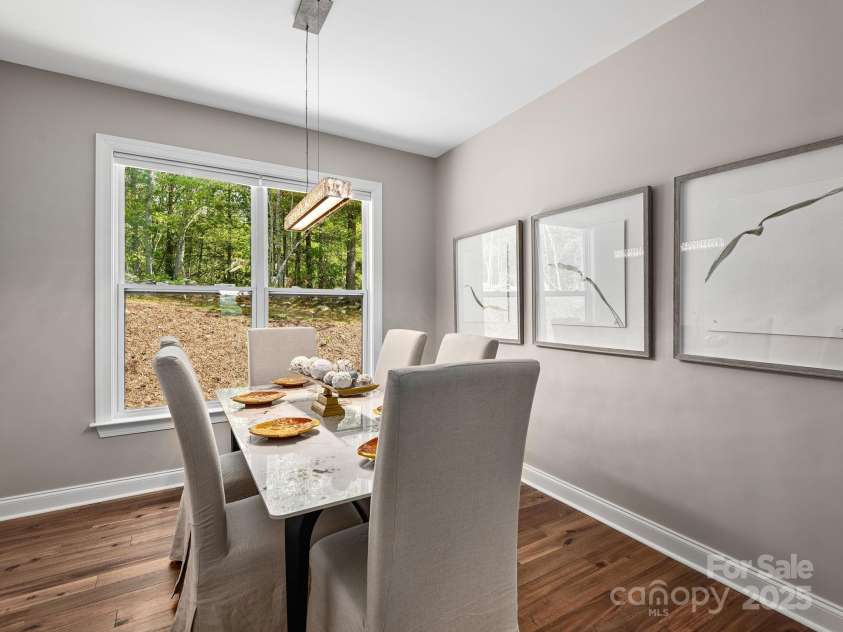 636 Crystal Heights Drive, Hendersonville, NC 28739.  MLS# CAR4249449, YatesRealty ID 11176. 