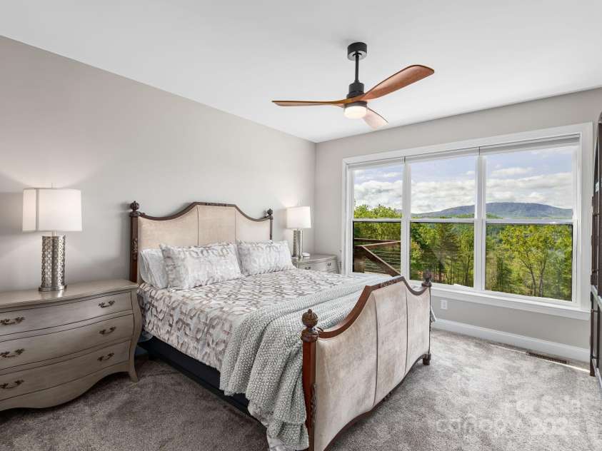 636 Crystal Heights Drive, Hendersonville, NC 28739.  MLS# CAR4249449, YatesRealty ID 11176. 
