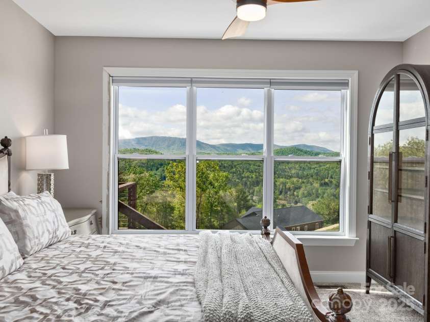 636 Crystal Heights Drive, Hendersonville, NC 28739.  MLS# CAR4249449, YatesRealty ID 11176. 