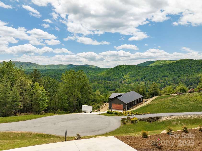 636 Crystal Heights Drive, Hendersonville, NC 28739.  MLS# CAR4249449, YatesRealty ID 11176. 