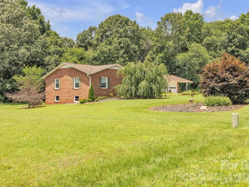 137 Proust Road, Statesville, NC 28625.  MLS# CAR4344197, YatesRealty ID 11177. 