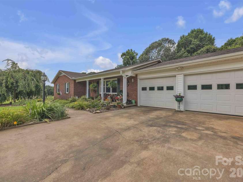 137 Proust Road, Statesville, NC 28625.  MLS# CAR4344197, YatesRealty ID 11177. 