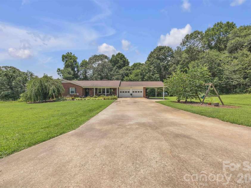 137 Proust Road, Statesville, NC 28625.  MLS# CAR4344197, YatesRealty ID 11177. 