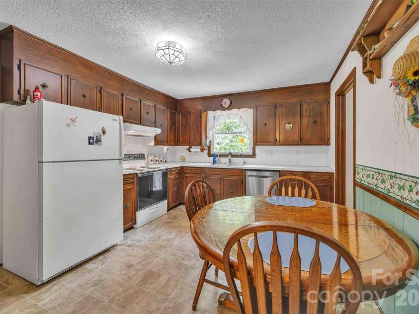 137 Proust Road, Statesville, NC 28625.  MLS# CAR4344197, YatesRealty ID 11177. 