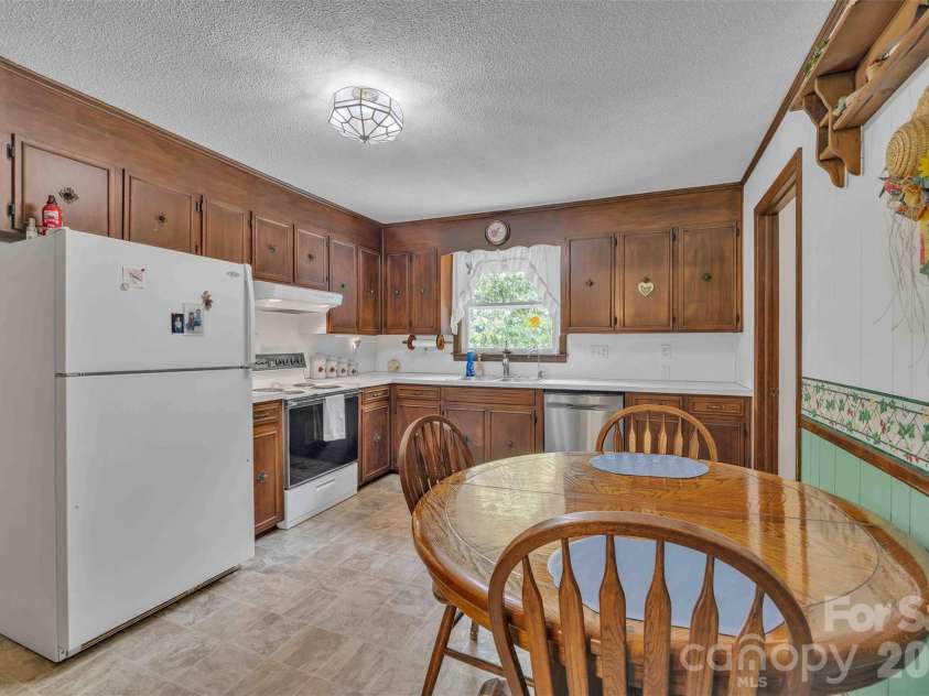 137 Proust Road, Statesville, NC 28625.  MLS# CAR4344197, YatesRealty ID 11177. 