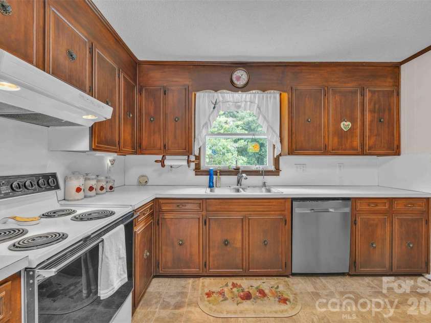 137 Proust Road, Statesville, NC 28625.  MLS# CAR4344197, YatesRealty ID 11177. 