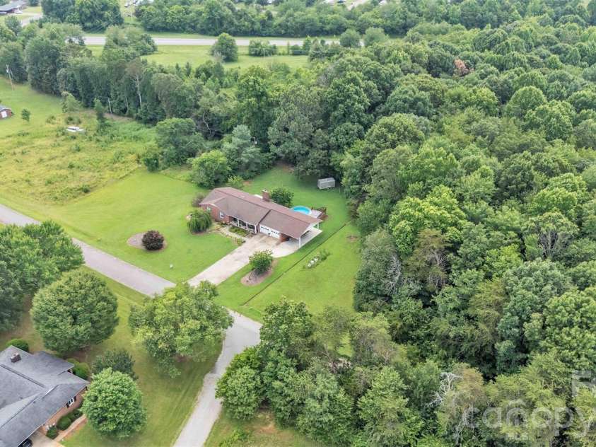 137 Proust Road, Statesville, NC 28625.  MLS# CAR4344197, YatesRealty ID 11177. 