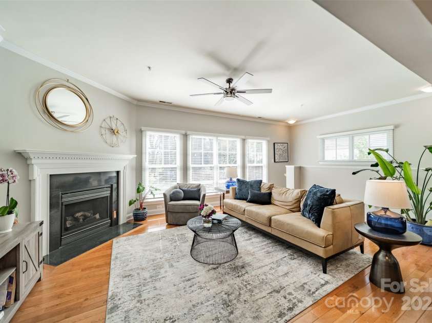 2953 Craftsman Lane, Charlotte, NC 28204.  MLS# CAR4235259, YatesRealty ID 11177. 2nd Floor Great Room