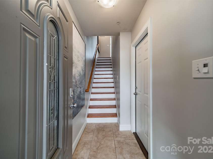 2953 Craftsman Lane, Charlotte, NC 28204.  MLS# CAR4235259, YatesRealty ID 11177. Front Entrance