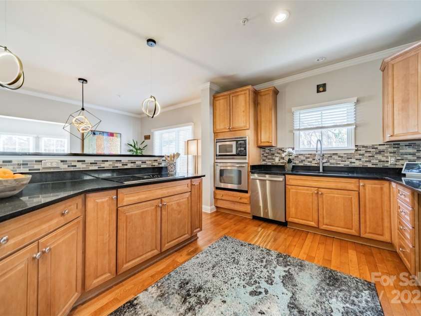 2953 Craftsman Lane, Charlotte, NC 28204.  MLS# CAR4235259, YatesRealty ID 11177. Granite Countertops