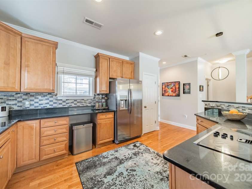 2953 Craftsman Lane, Charlotte, NC 28204.  MLS# CAR4235259, YatesRealty ID 11177. Kitchen