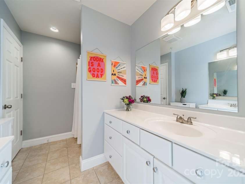 2953 Craftsman Lane, Charlotte, NC 28204.  MLS# CAR4235259, YatesRealty ID 11177. Primary Bathroom