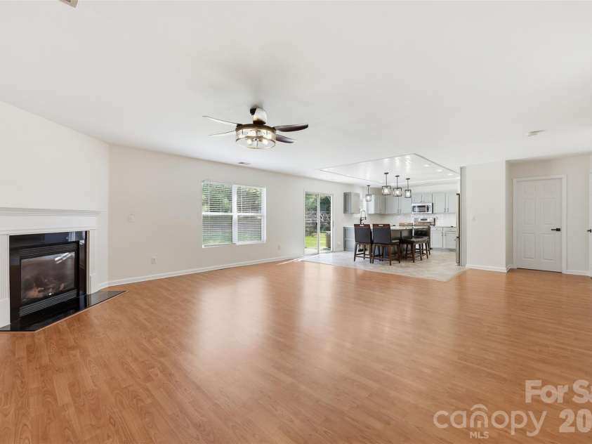 3902 Larkhaven Village Drive, Charlotte, NC 28215.  MLS# CAR4368951, YatesRealty ID 11179. 