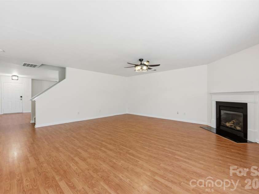 3902 Larkhaven Village Drive, Charlotte, NC 28215.  MLS# CAR4368951, YatesRealty ID 11179. 