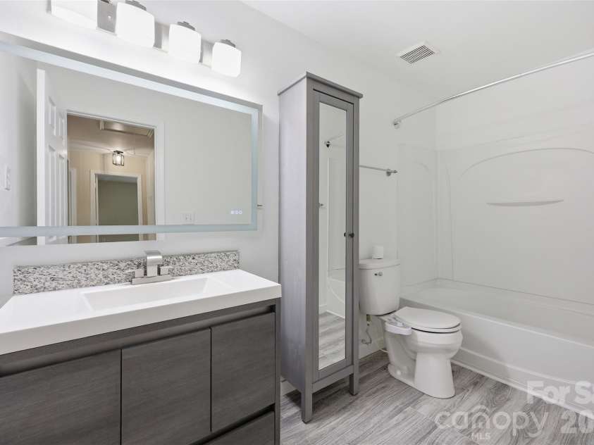 3902 Larkhaven Village Drive, Charlotte, NC 28215.  MLS# CAR4368951, YatesRealty ID 11179. 