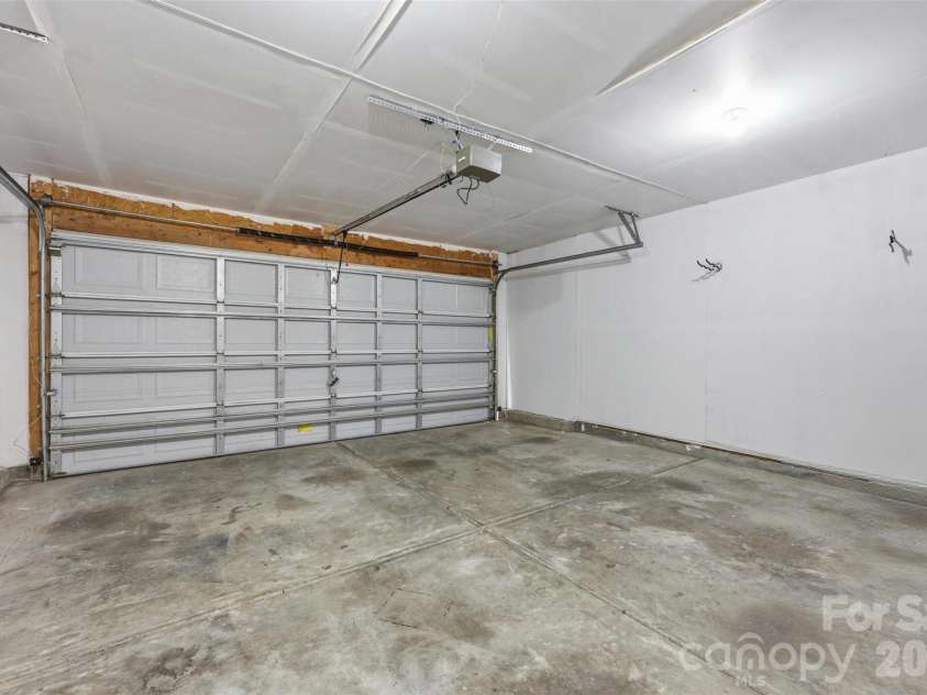 3902 Larkhaven Village Drive, Charlotte, NC 28215.  MLS# CAR4368951, YatesRealty ID 11179. 