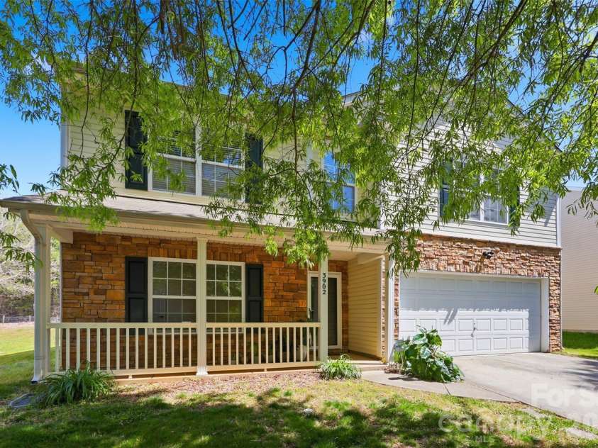 3902 Larkhaven Village Drive, Charlotte, NC 28215.  MLS# CAR4368951, YatesRealty ID 11179. 