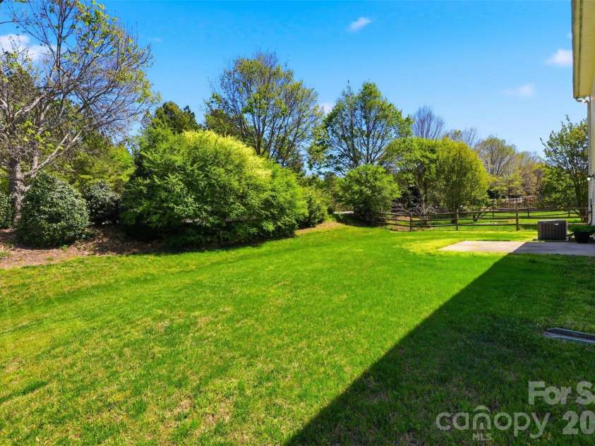 3902 Larkhaven Village Drive, Charlotte, NC 28215.  MLS# CAR4368951, YatesRealty ID 11179. 