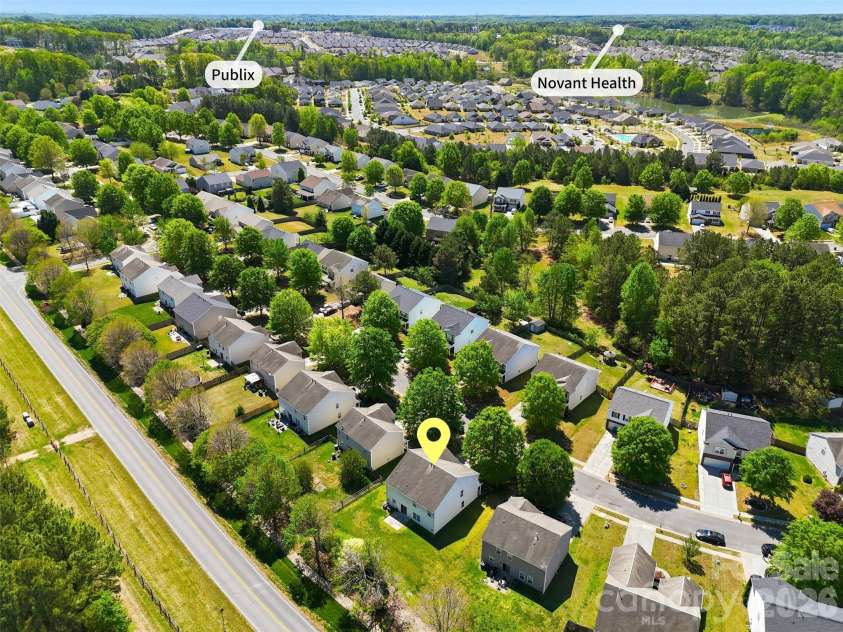 3902 Larkhaven Village Drive, Charlotte, NC 28215.  MLS# CAR4368951, YatesRealty ID 11179. 