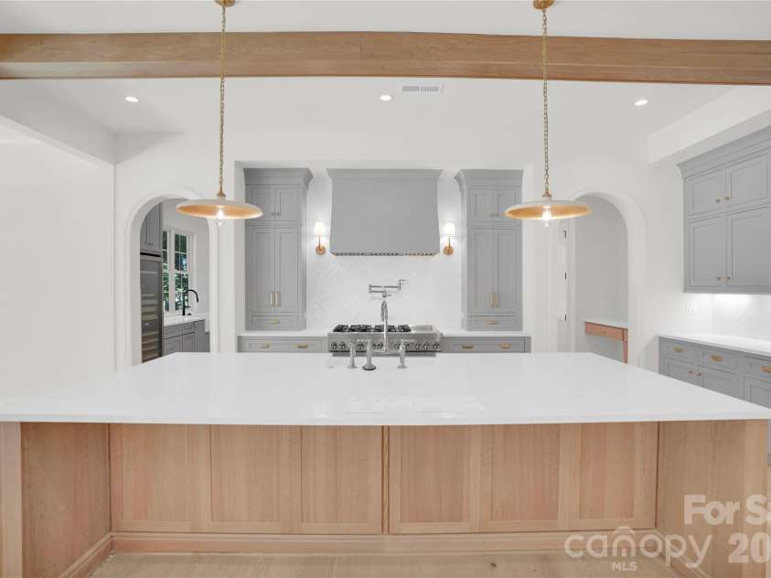 1118 Kingscross Drive, Charlotte, NC 28211.  MLS# CAR4326781, YatesRealty ID 1118. Images depict a similar home previously built by the builder with comparable features. Selections, finishes, and specifications may vary. Visual reference only.