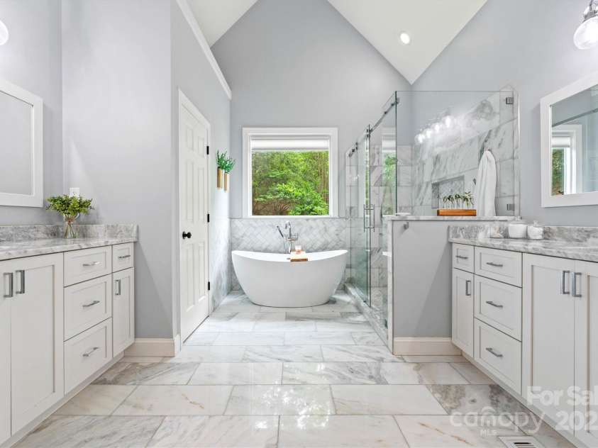 8032 Turnberry Lane, Stanley, NC 28164.  MLS# CAR4250086, YatesRealty ID 11180. Primary bath