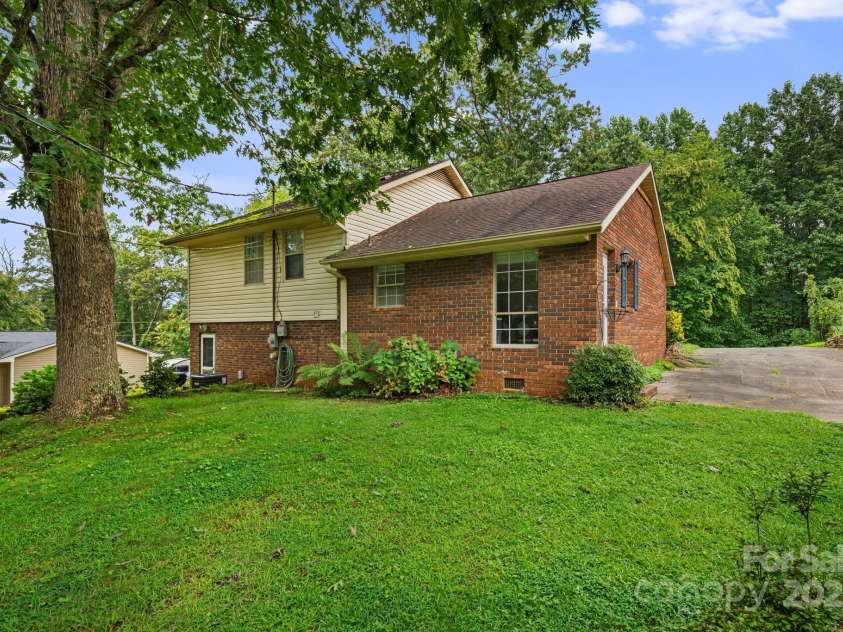 102 Aycock Street, Black Mountain, NC 28711.  MLS# CAR4291780, YatesRealty ID 11181. 