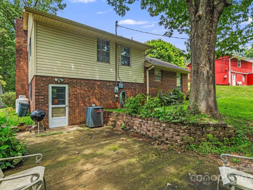102 Aycock Street, Black Mountain, NC 28711.  MLS# CAR4291780, YatesRealty ID 11181. 