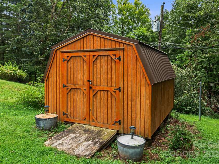 102 Aycock Street, Black Mountain, NC 28711.  MLS# CAR4291780, YatesRealty ID 11181. 