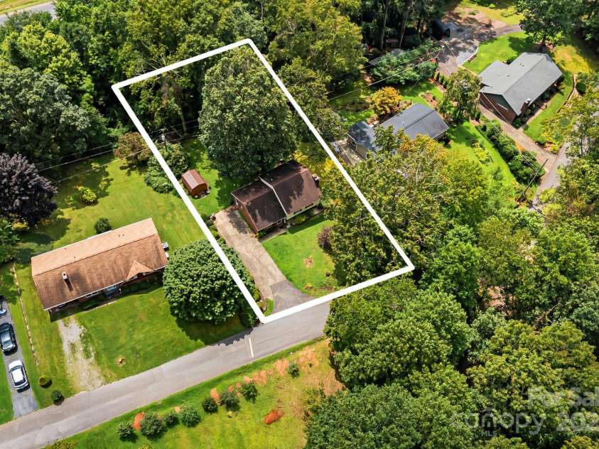 102 Aycock Street, Black Mountain, NC 28711.  MLS# CAR4291780, YatesRealty ID 11181. 