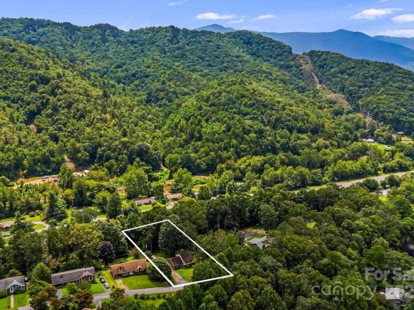 102 Aycock Street, Black Mountain, NC 28711.  MLS# CAR4291780, YatesRealty ID 11181. 