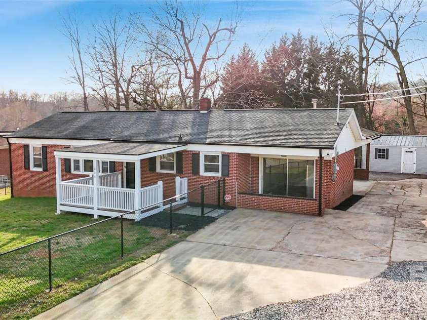 606 Park Avenue, Morganton, NC 28655.  MLS# CAR4354236, YatesRealty ID 11183. 