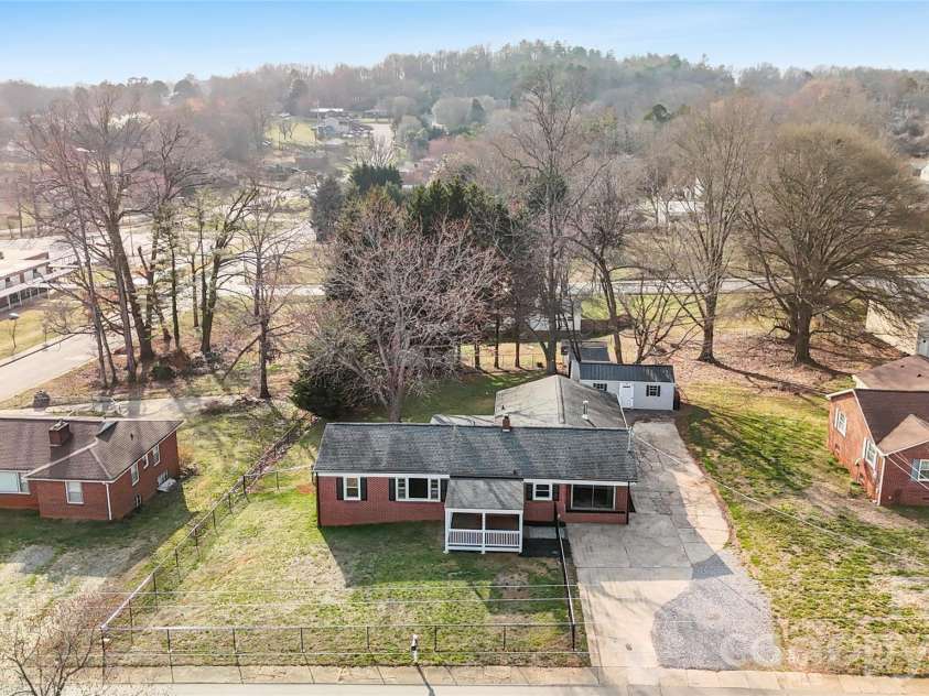 606 Park Avenue, Morganton, NC 28655.  MLS# CAR4354236, YatesRealty ID 11183. 