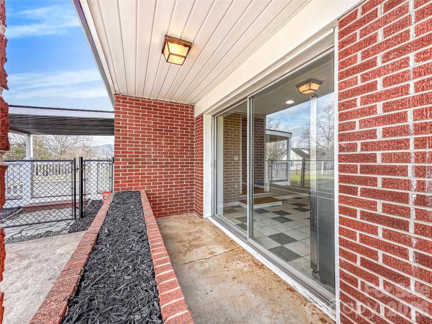 606 Park Avenue, Morganton, NC 28655.  MLS# CAR4354236, YatesRealty ID 11183. 