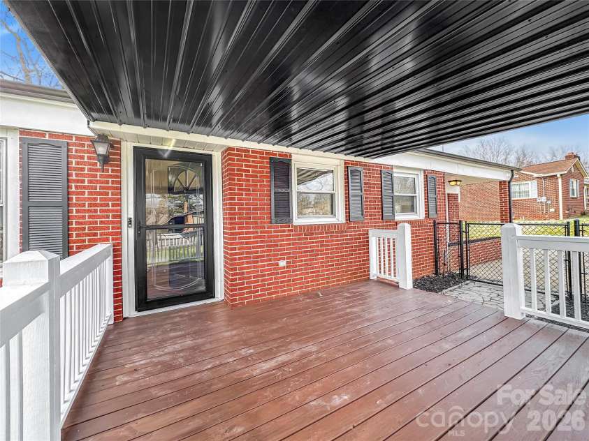 606 Park Avenue, Morganton, NC 28655.  MLS# CAR4354236, YatesRealty ID 11183. 