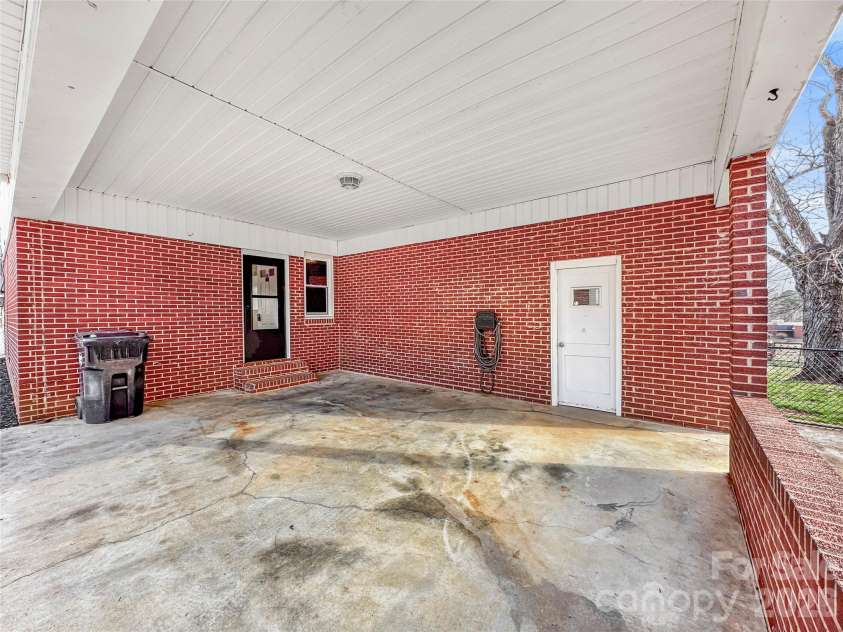 606 Park Avenue, Morganton, NC 28655.  MLS# CAR4354236, YatesRealty ID 11183. 