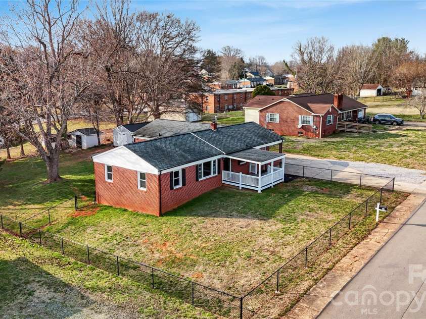 606 Park Avenue, Morganton, NC 28655.  MLS# CAR4354236, YatesRealty ID 11183. 