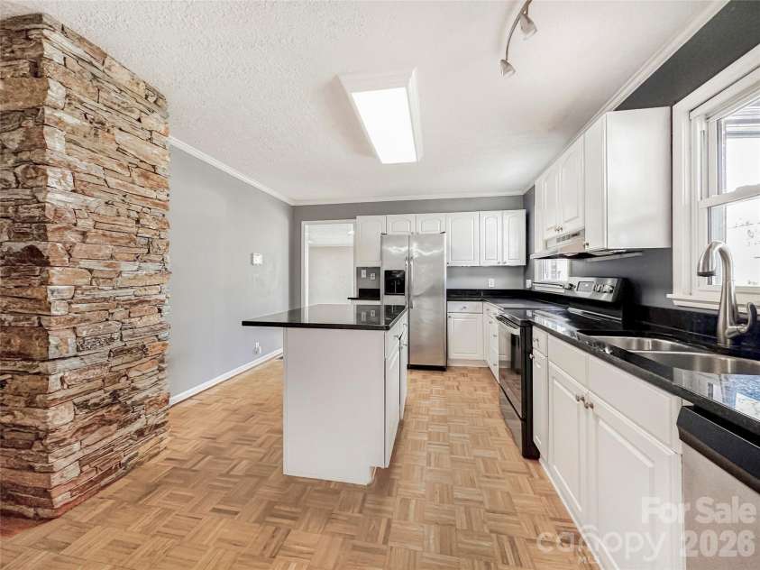 606 Park Avenue, Morganton, NC 28655.  MLS# CAR4354236, YatesRealty ID 11183. 