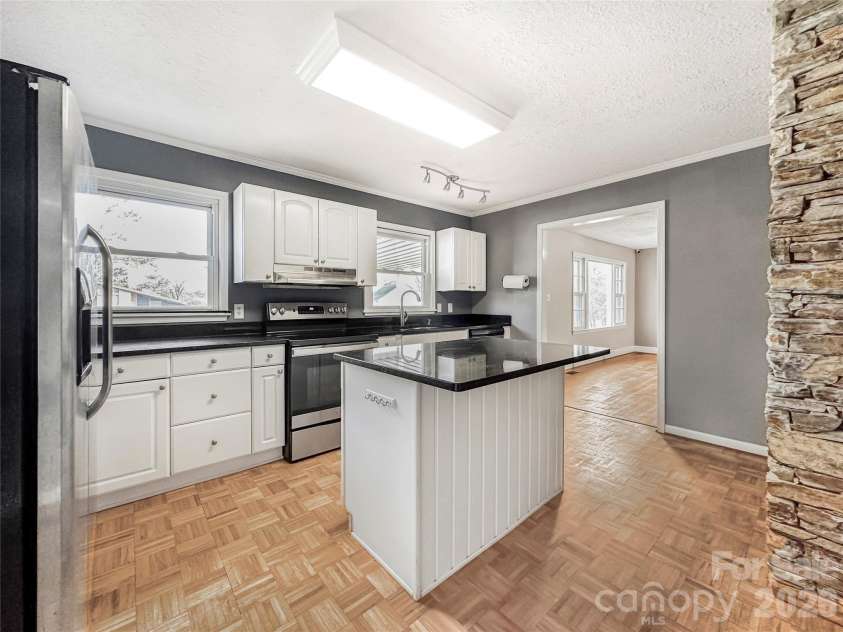 606 Park Avenue, Morganton, NC 28655.  MLS# CAR4354236, YatesRealty ID 11183. 